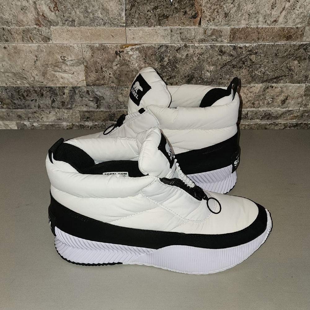 Sorel White and Black Winter  Snow Boots